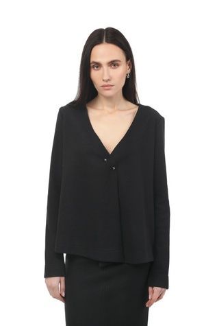 Black cardigan with a brooch, L