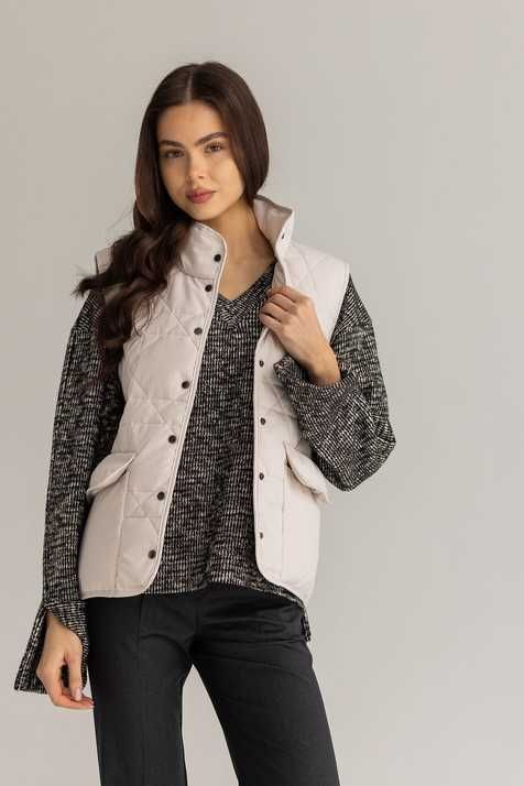 Cream-colored down vest with a stand-up collar - Brenda FloveTouch