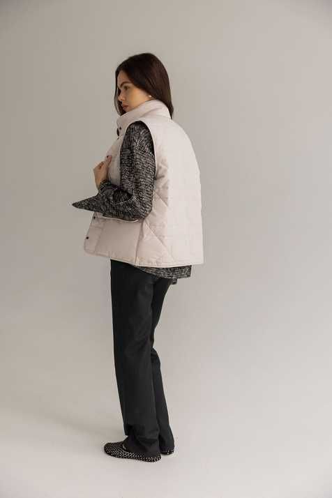 Cream-colored down vest with a stand-up collar - Brenda FloveTouch