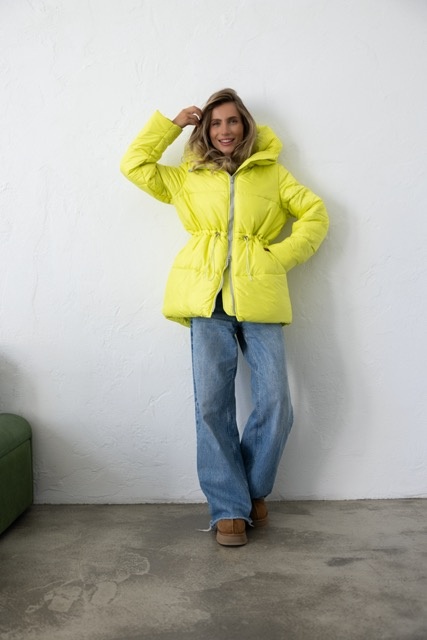 Medium length lemon-yellow down jacket