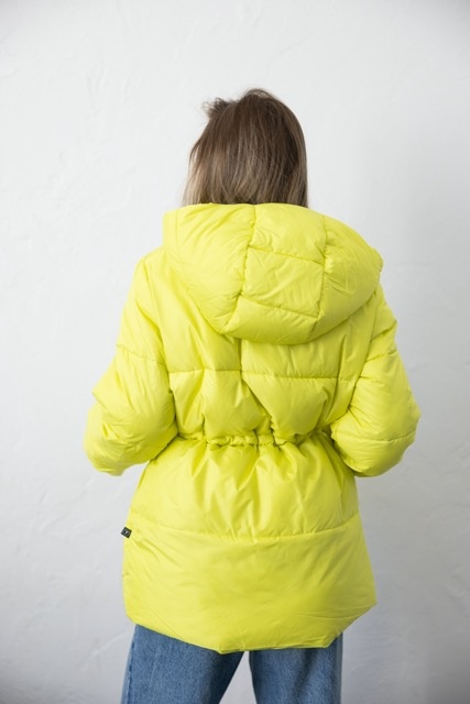 Medium length lemon-yellow down jacket