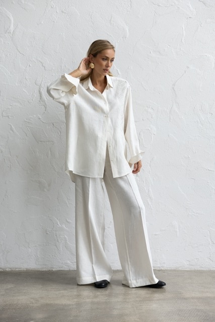 White linen shirt with embroidery m-l