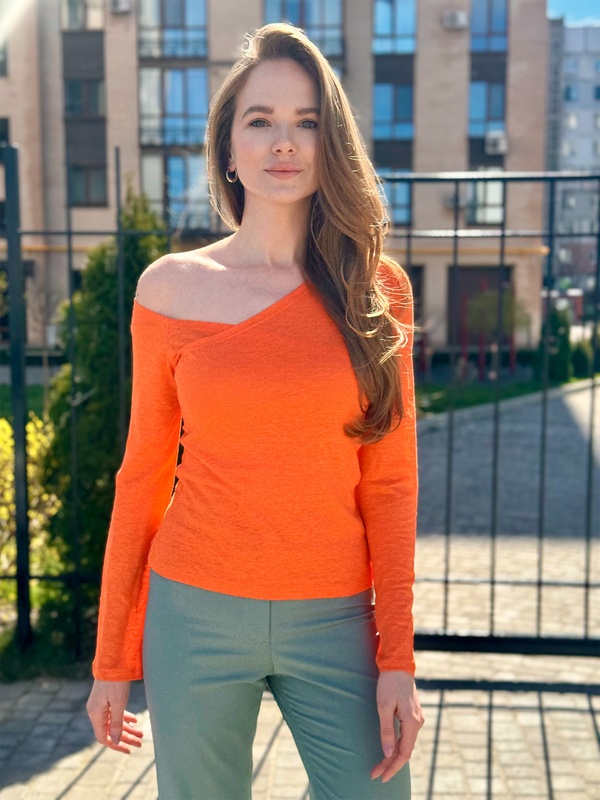 Orange line longsleeve with accent shoulder xs